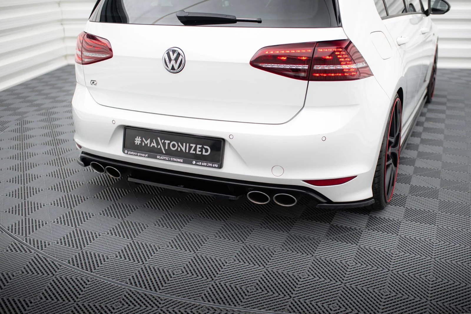 Maxton Hecksplitter für VW Golf 7 R (Mit Einem Vertikalem – Schwarz glänzend