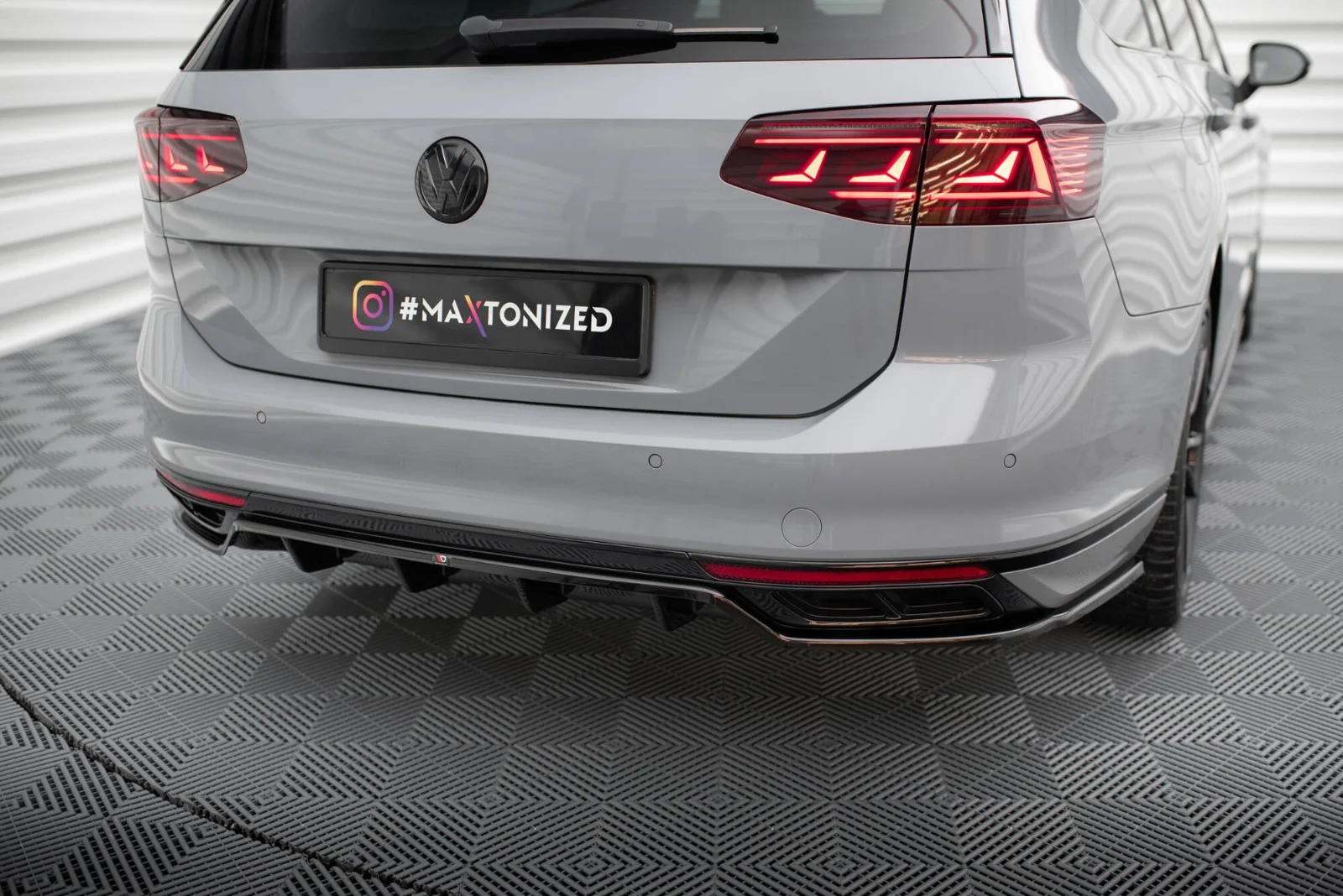 Maxton Design Hecksplitter für VW Passat R-Line B8 FL – Schwarz glänzend