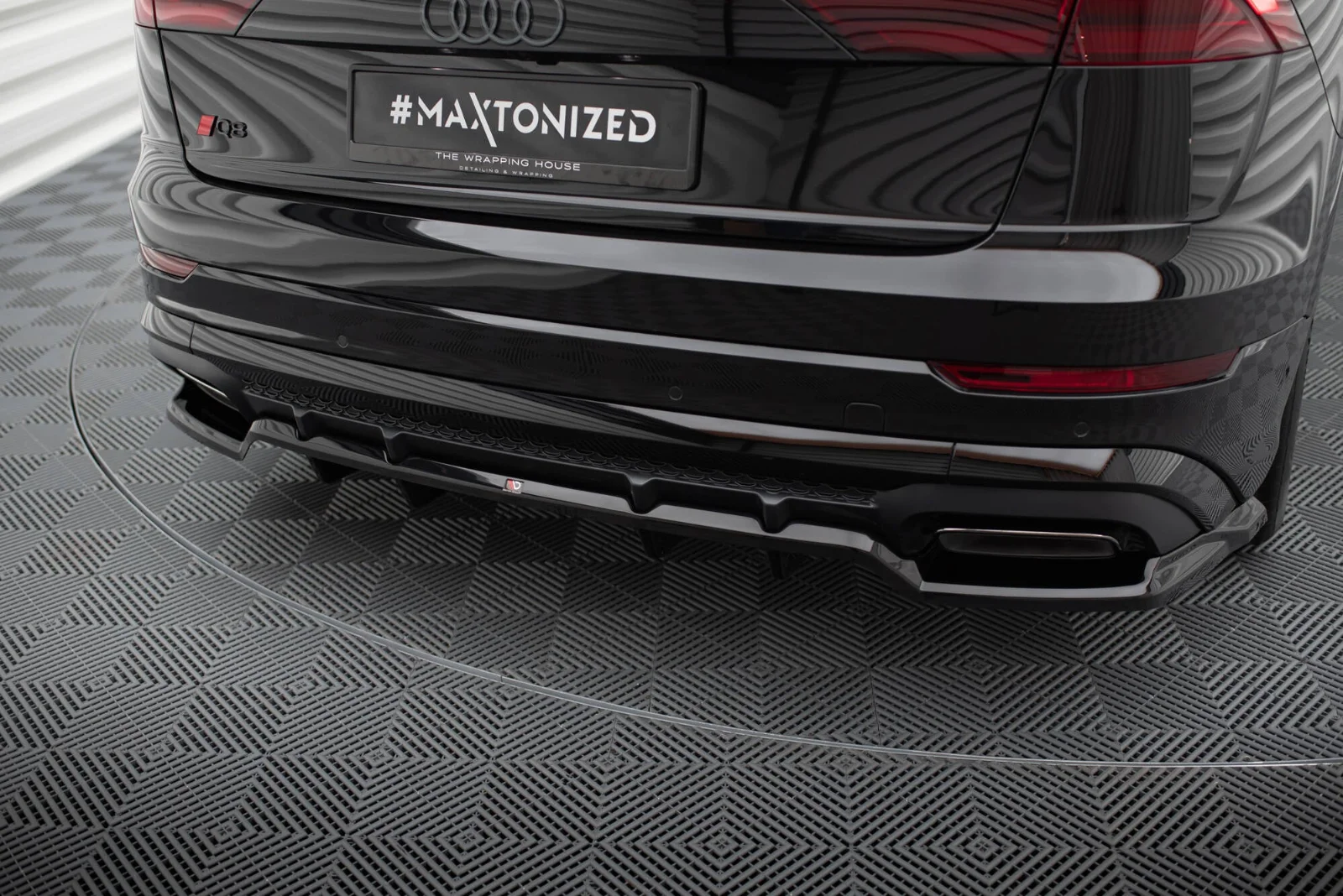 Maxton Design Hecksplitter V.1 für Audi Q8 S line Mk1 FL – Schwarz glänzend