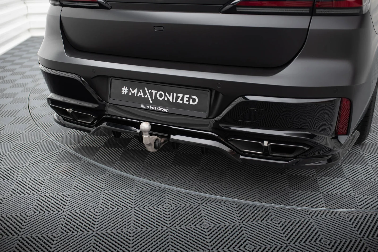 Maxton Design Hecksplitter V.1 für BMW M760e G70 – Schwarz glänzend