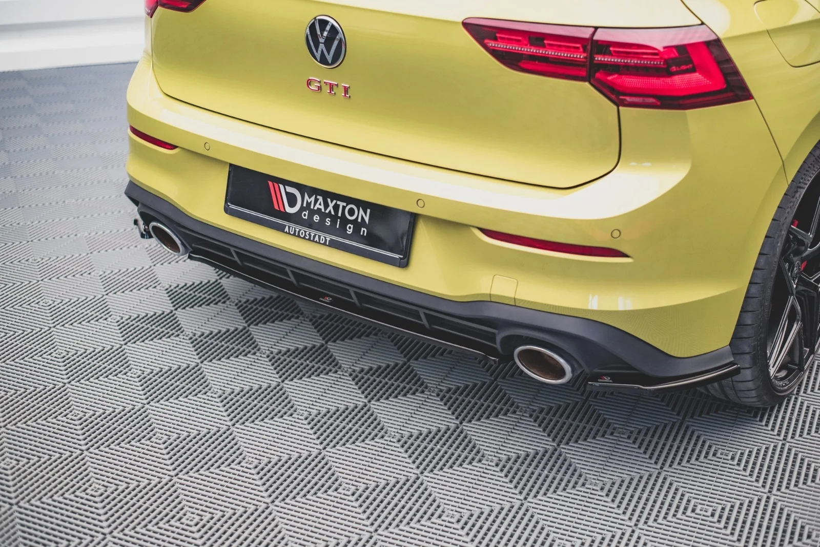 Maxton Design Hecksplitter für VW Golf 8 GTI Clubsport – Schwarz glänzend