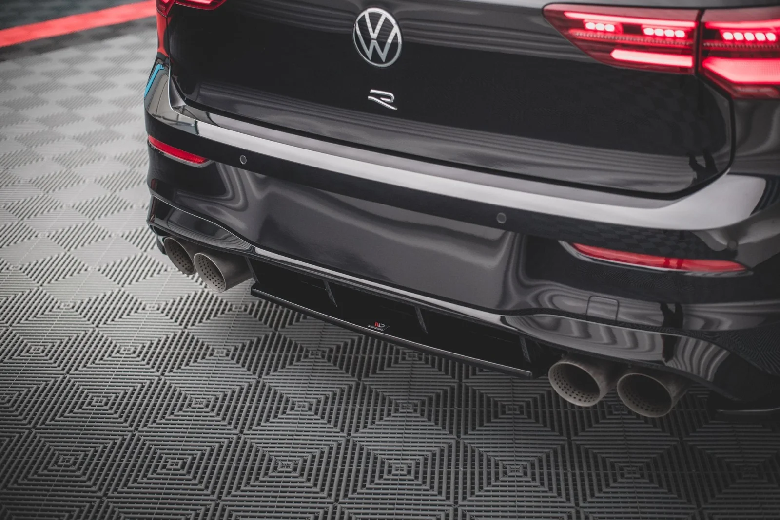 Maxton Design Hecksplitter für VW Golf 8 R Mk8 FL – Schwarz glänzend