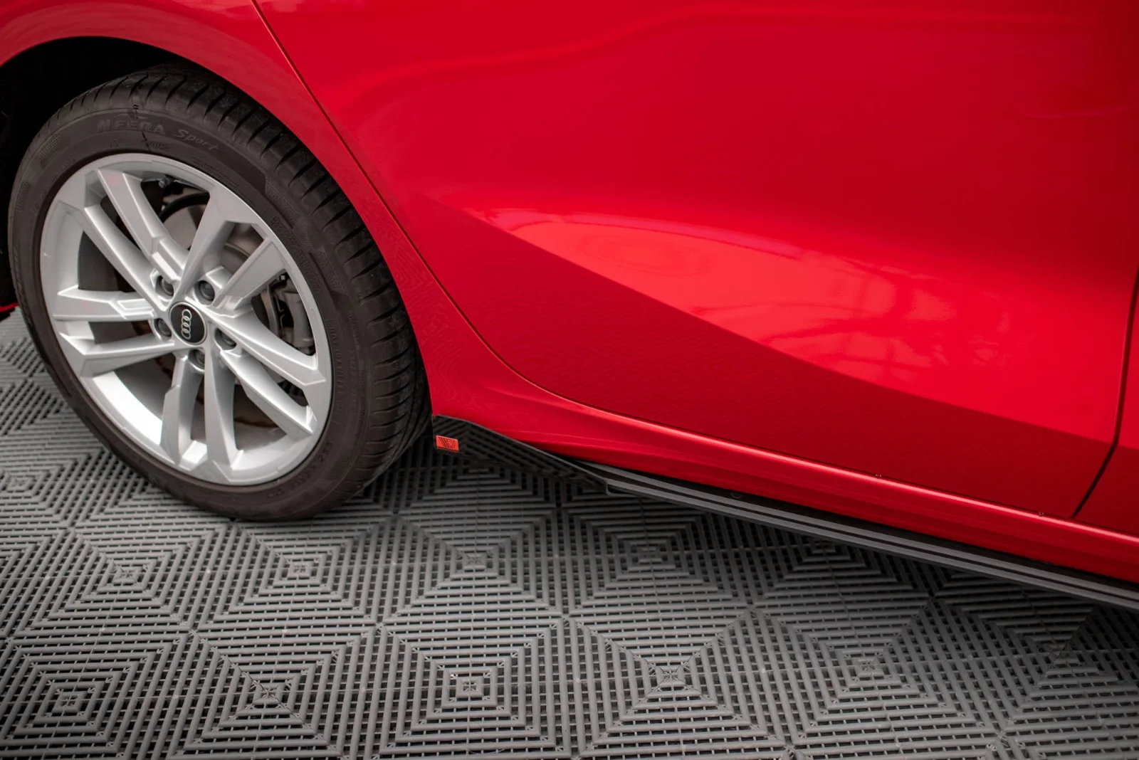 Maxton Design Seitenflaps für Audi A3 8Y – Schwarz matt