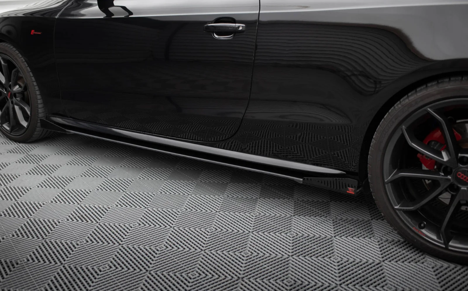 Maxton Design Seitenflaps für Audi A5 S line S5 8T FL – Schwarz matt