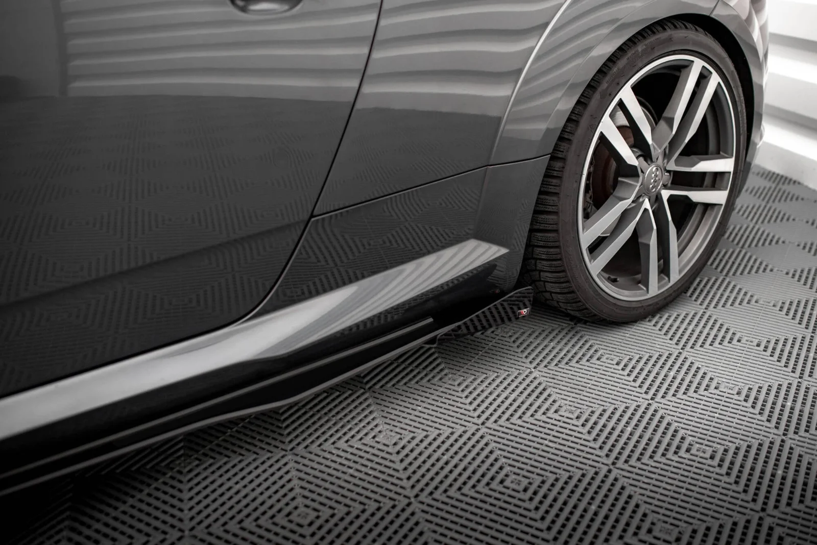 Maxton Design Seitenflaps für Audi TT S line 8S – Schwarz matt