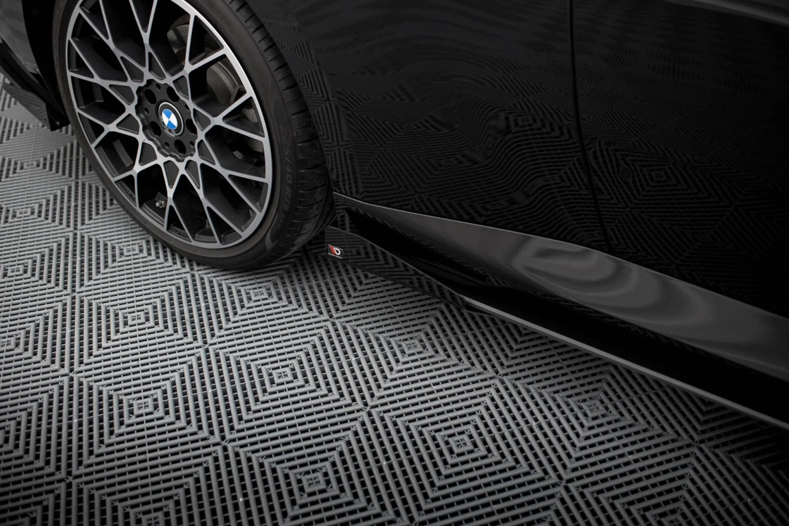 Maxton Design Seitenflaps für BMW 2er G42 – Schwarz matt