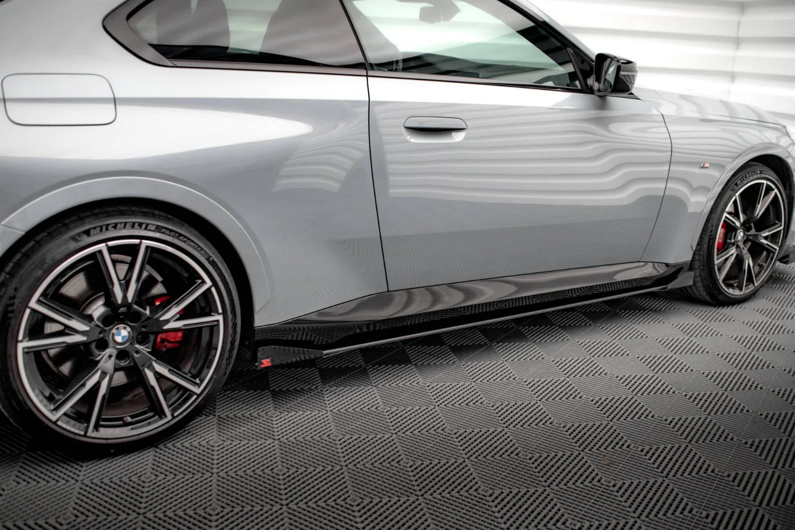 Maxton Design Seitenflaps für BMW 2er M-Paket M240i G42 – Schwarz matt