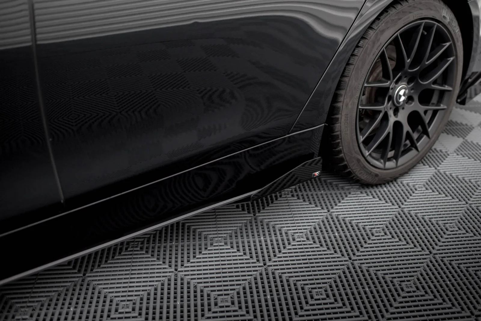 Maxton Design Seitenflaps für BMW 4er F36 – Schwarz matt