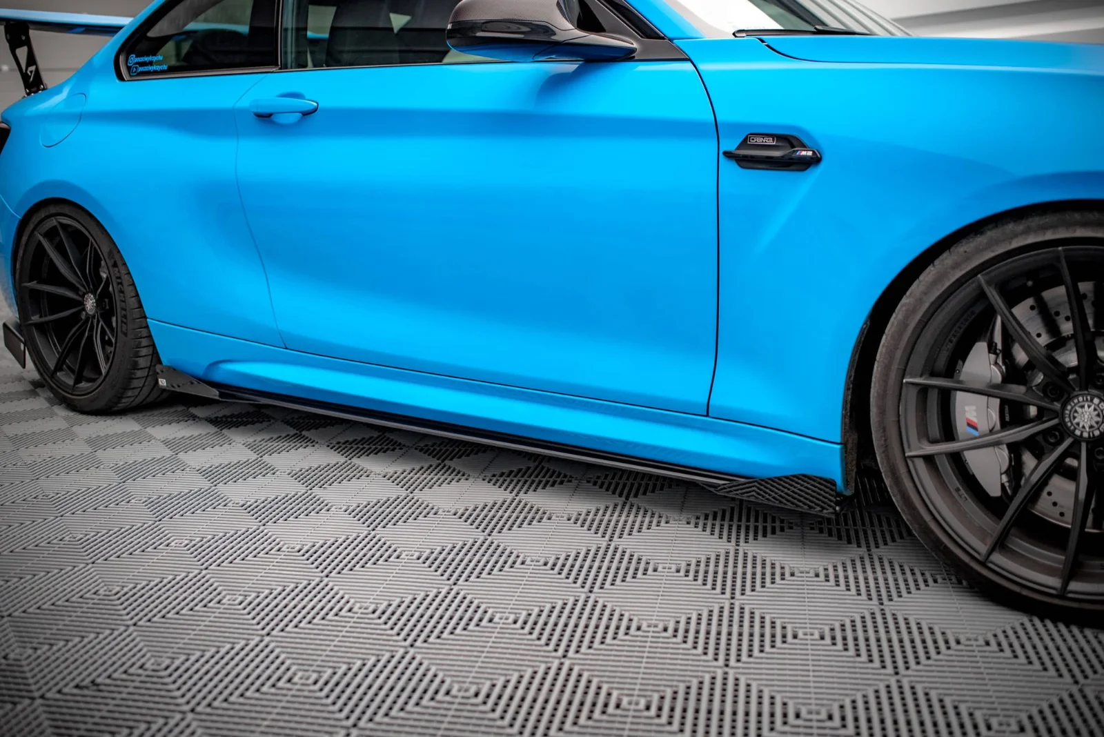 Maxton Design Seitenflaps für BMW M2 F87 – Schwarz matt