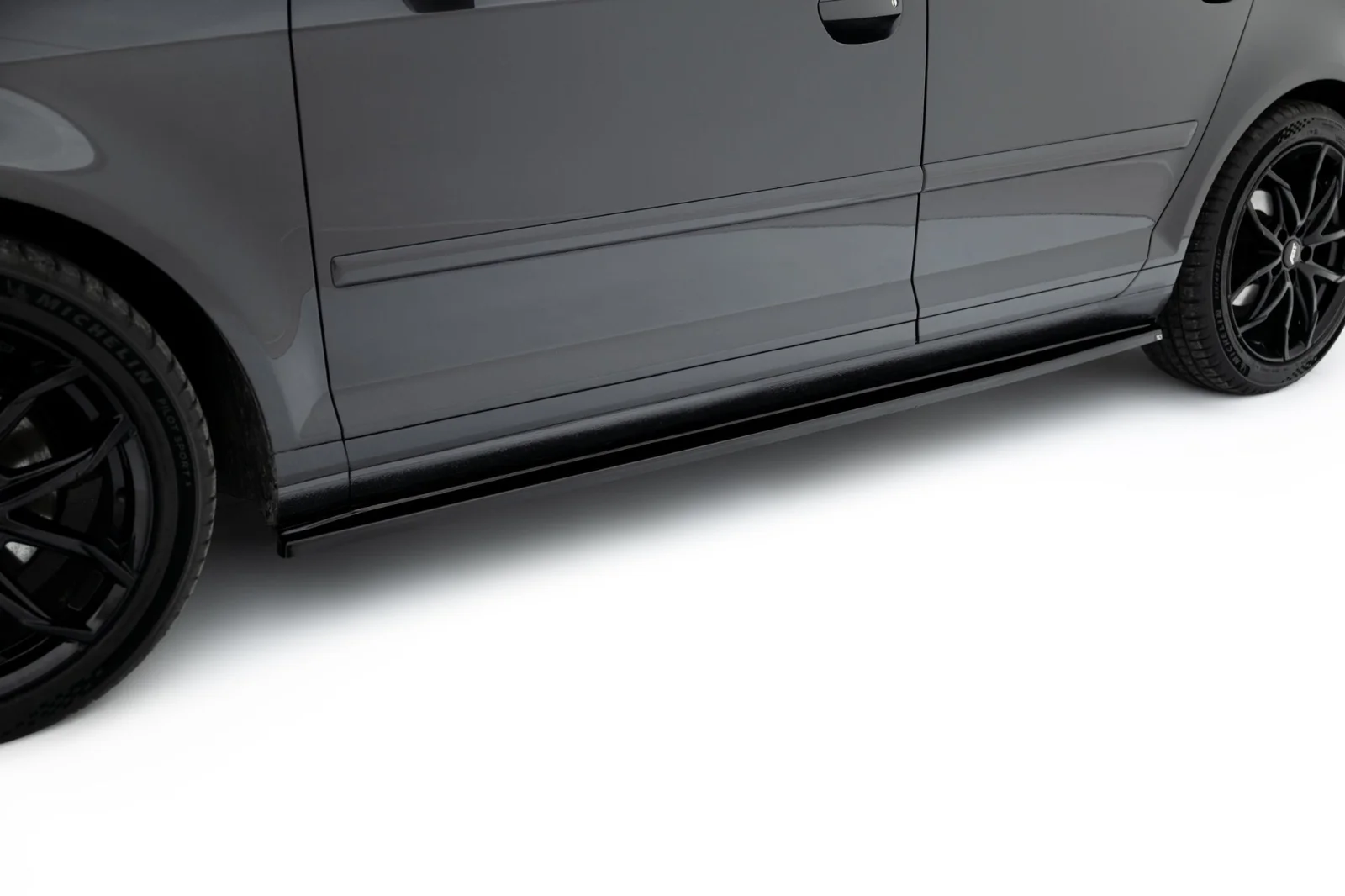 Maxton Design Seitenschweller-Ansätze für Audi A3 8P FL – Schwarz glänzend