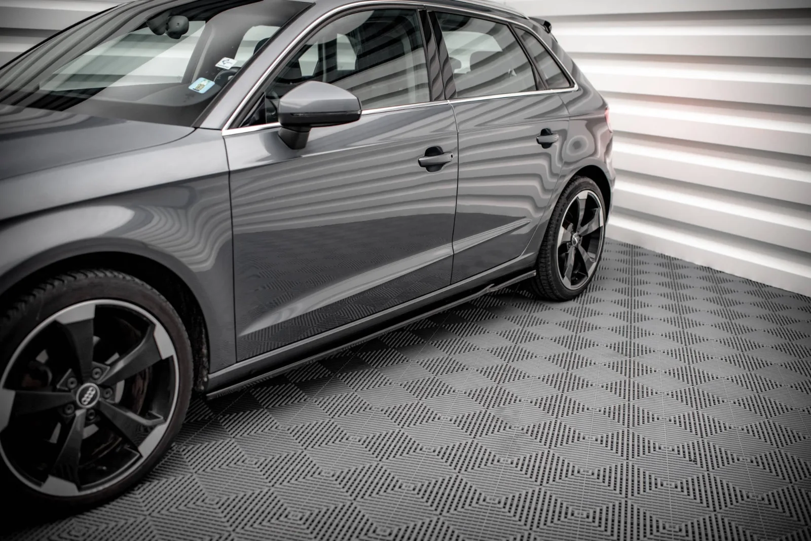Maxton Design Seitenschweller-Ansätze für Audi A3 8V – Schwarz glänzend – AU-A3-8V-SD1G