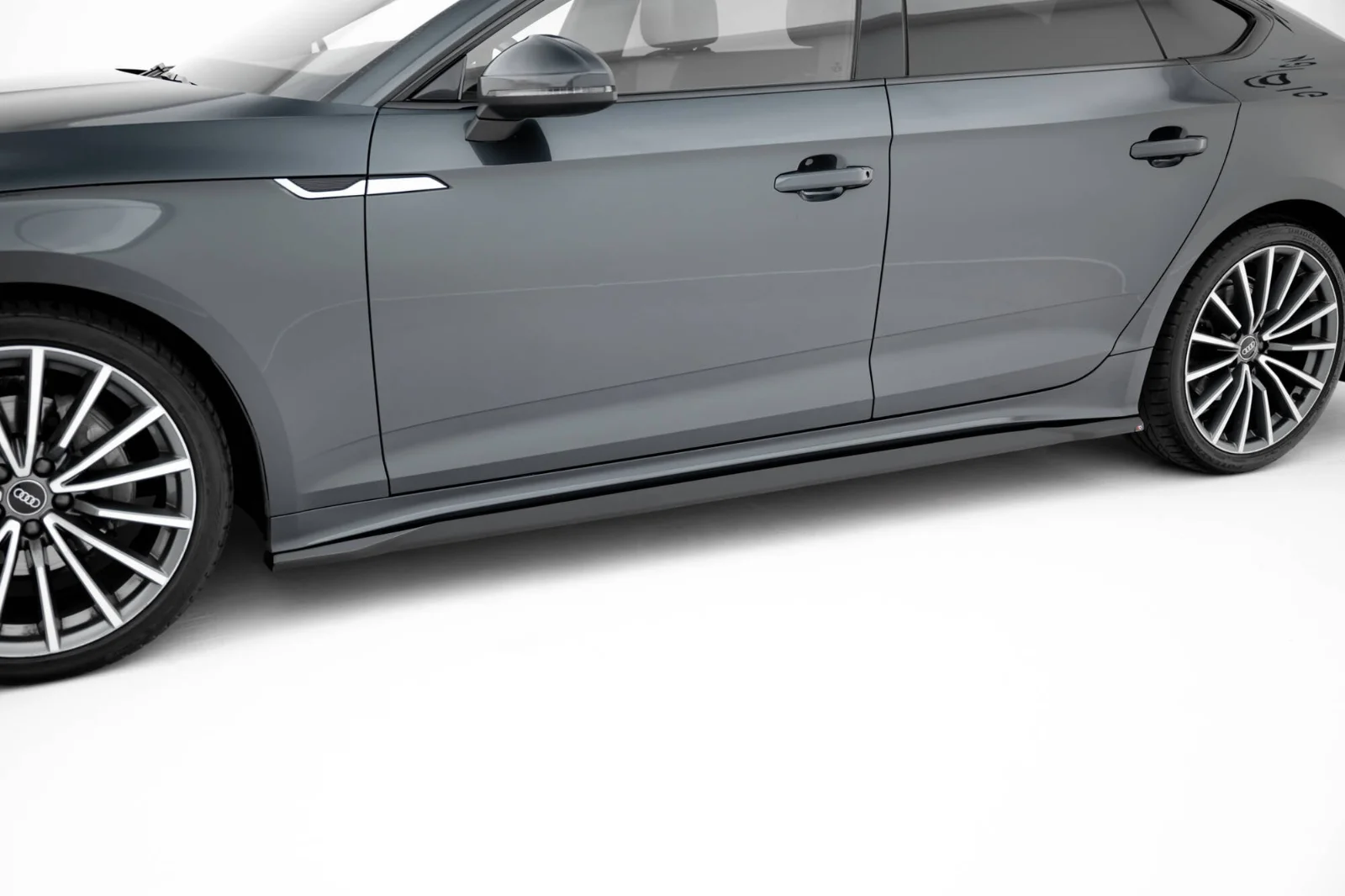 Maxton Design Seitenschweller-Ansätze für Audi A5 F5 FL – Schwarz glänzend