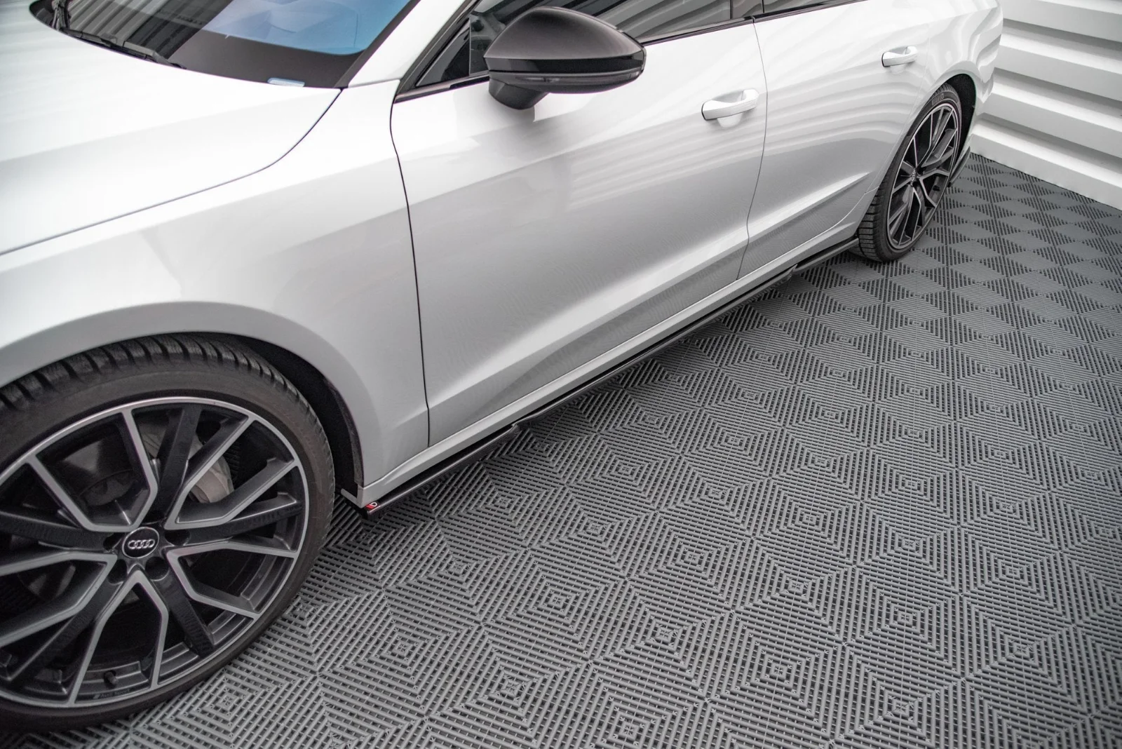 Maxton Design Seitenschweller-Ansätze für Audi A7 C8 – Schwarz glänzend