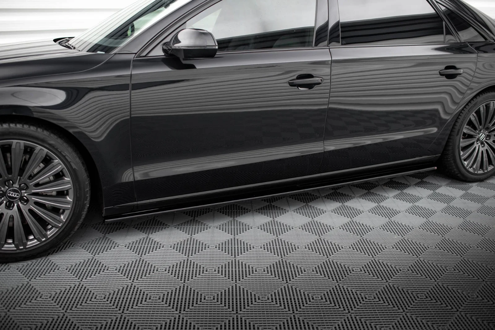 Maxton Design Seitenschweller-Ansätze für Audi A8 Long D4 – Schwarz glänzend