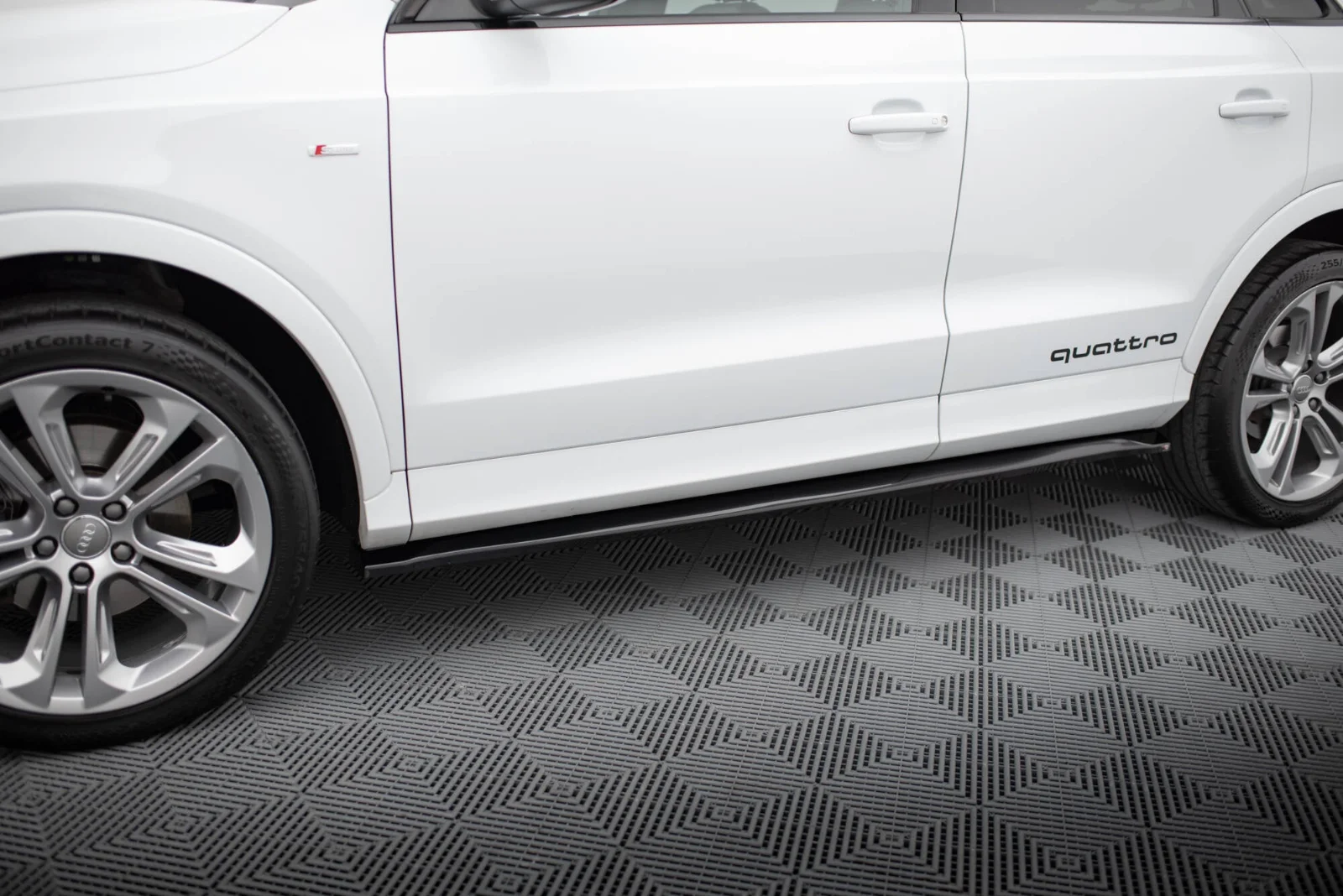 Maxton Design Seitenschweller-Ansätze für Audi Q3 S line 8U – Schwarz glänzend