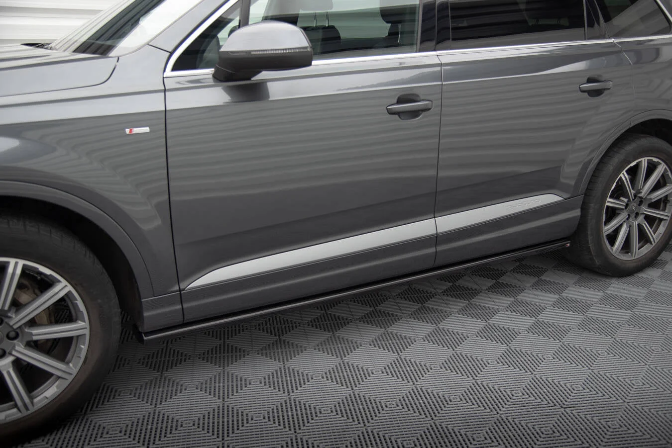 Maxton Design Seitenschweller-Ansätze für Audi Q7 Mk2 – Schwarz glänzend