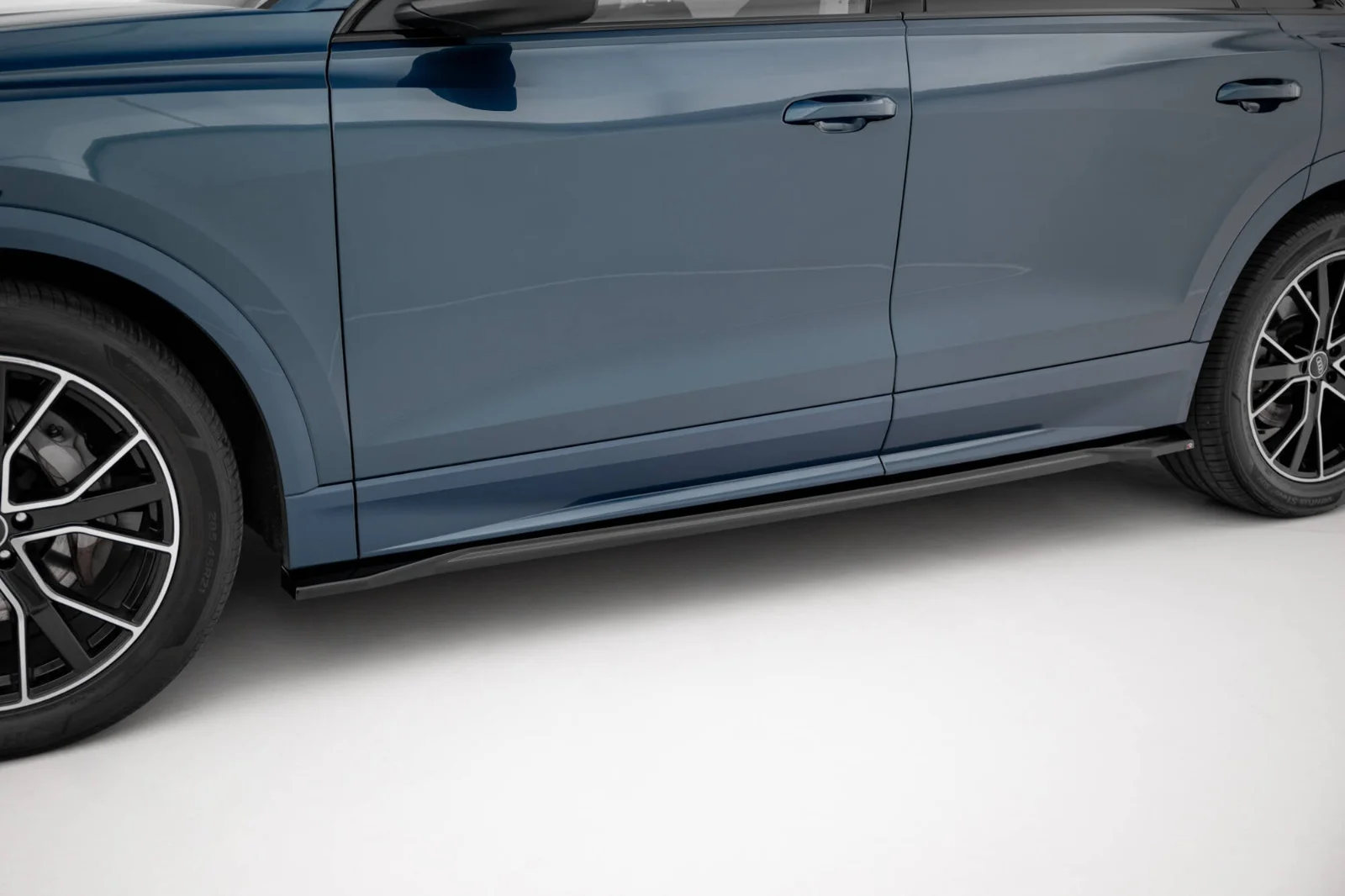 Maxton Design Seitenschweller-Ansätze für Audi Q8 Mk1 – Schwarz glänzend