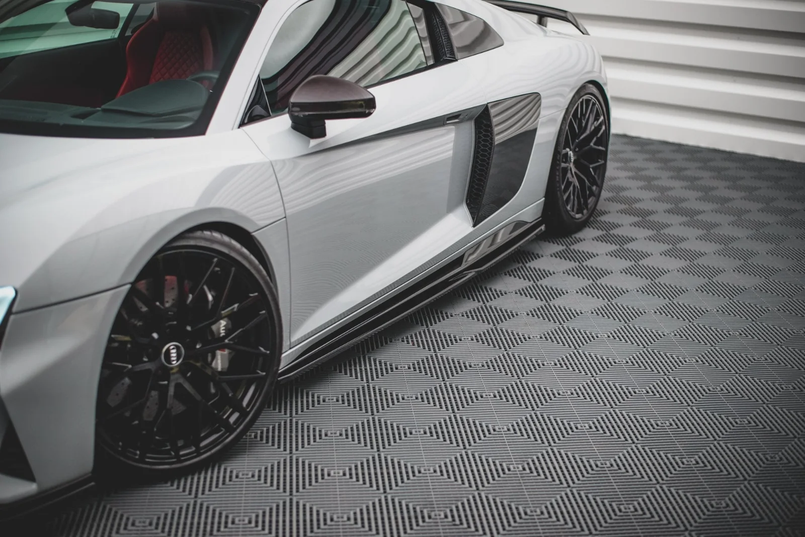Maxton Design Seitenschweller-Ansätze für Audi R8 Mk2 FL – Schwarz glänzend