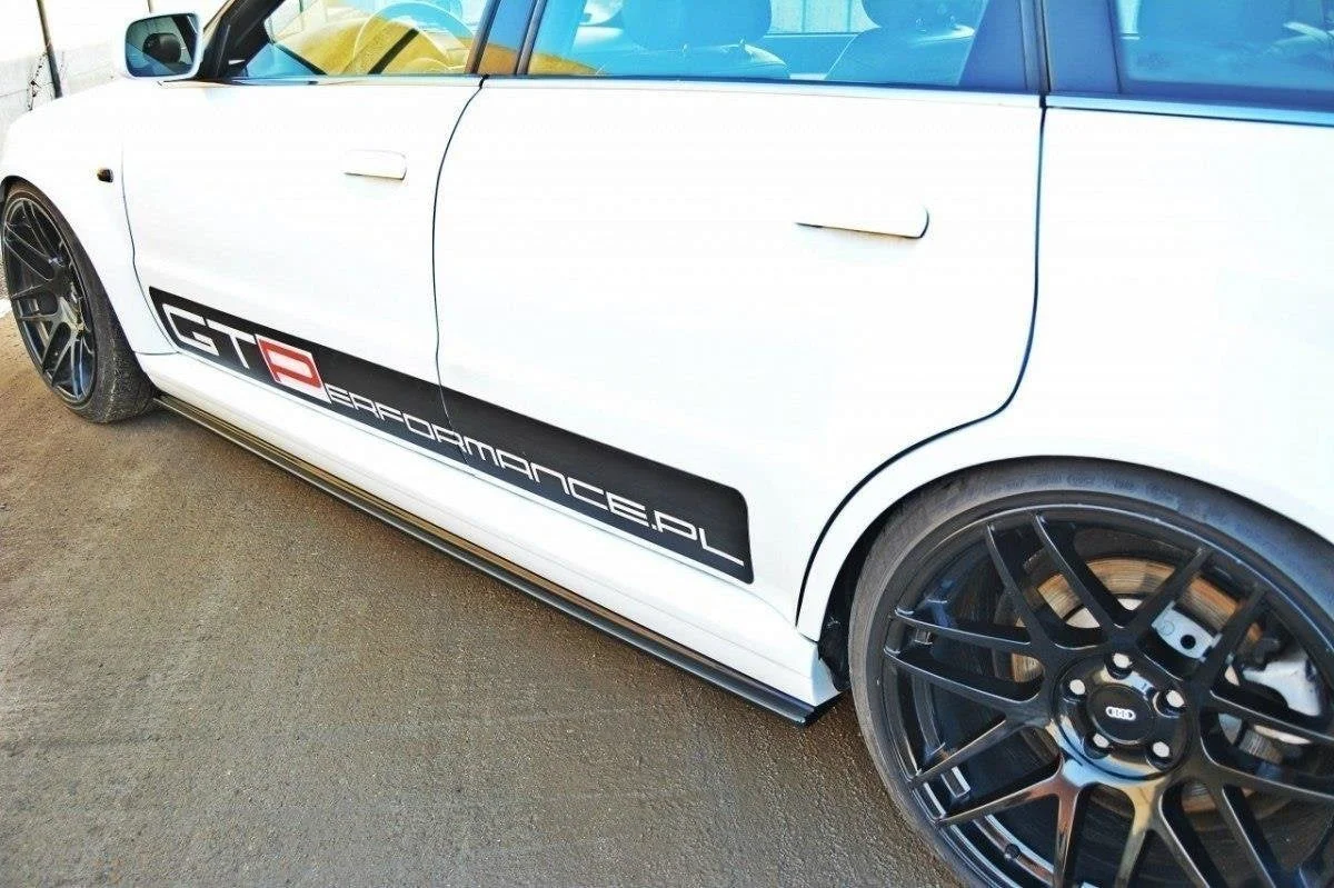 Maxton Design Seitenschweller-Ansätze für Audi RS4 B5 – Schwarz glänzend