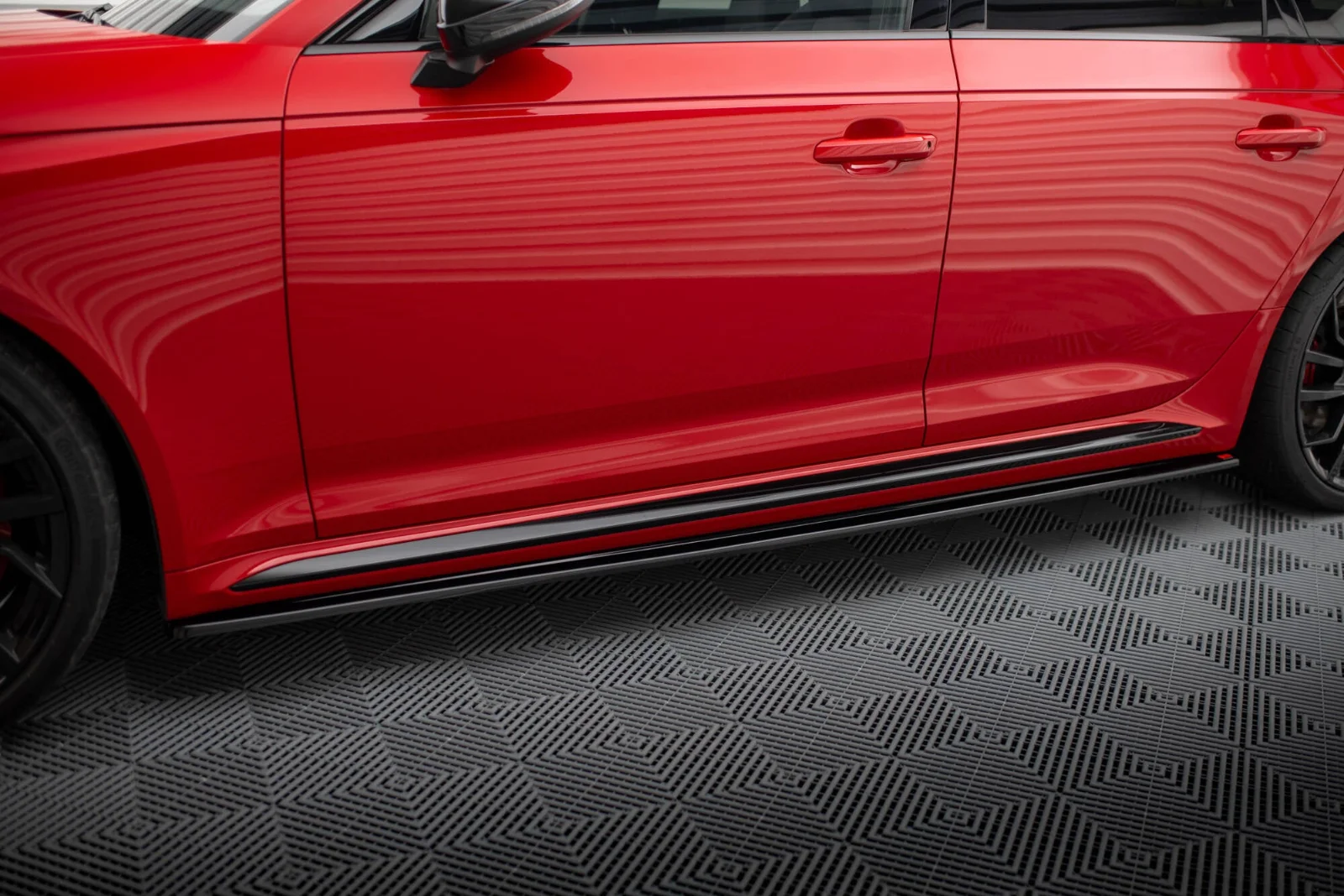 Maxton Design Seitenschweller-Ansätze für Audi RS4 B9 FL – Schwarz glänzend