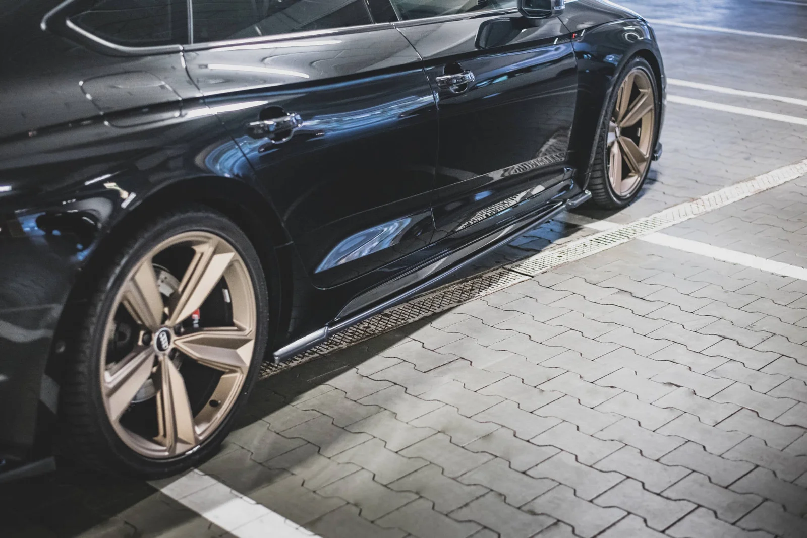 Maxton Design Seitenschweller-Ansätze für Audi RS5 F5 FL – Schwarz glänzend – AU-RS5-2F-SB-SD1G