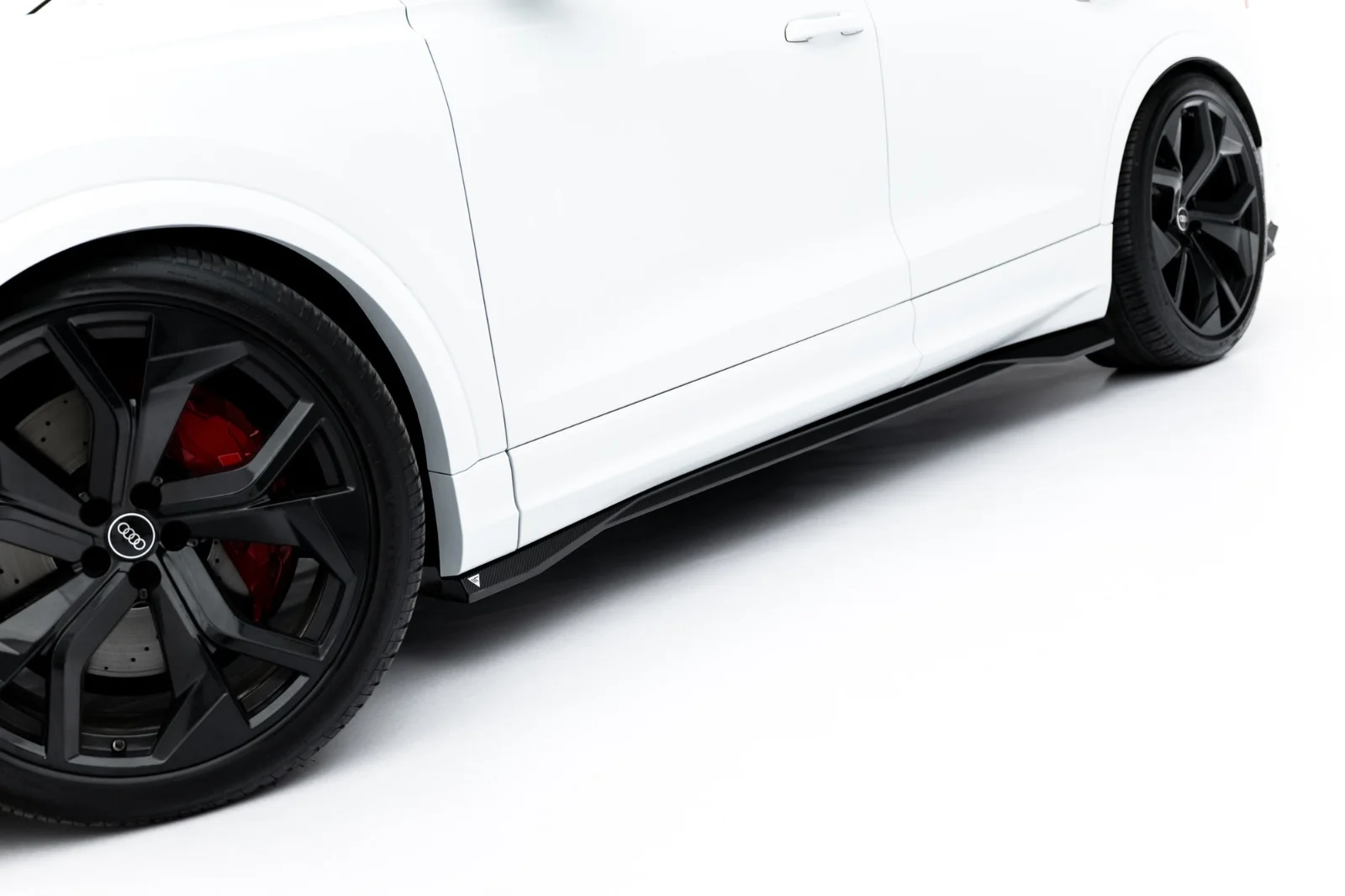 Maxton Design Seitenschweller-Ansätze für Audi RSQ8 Mk1 – Sichtcarbon (Prepreg)