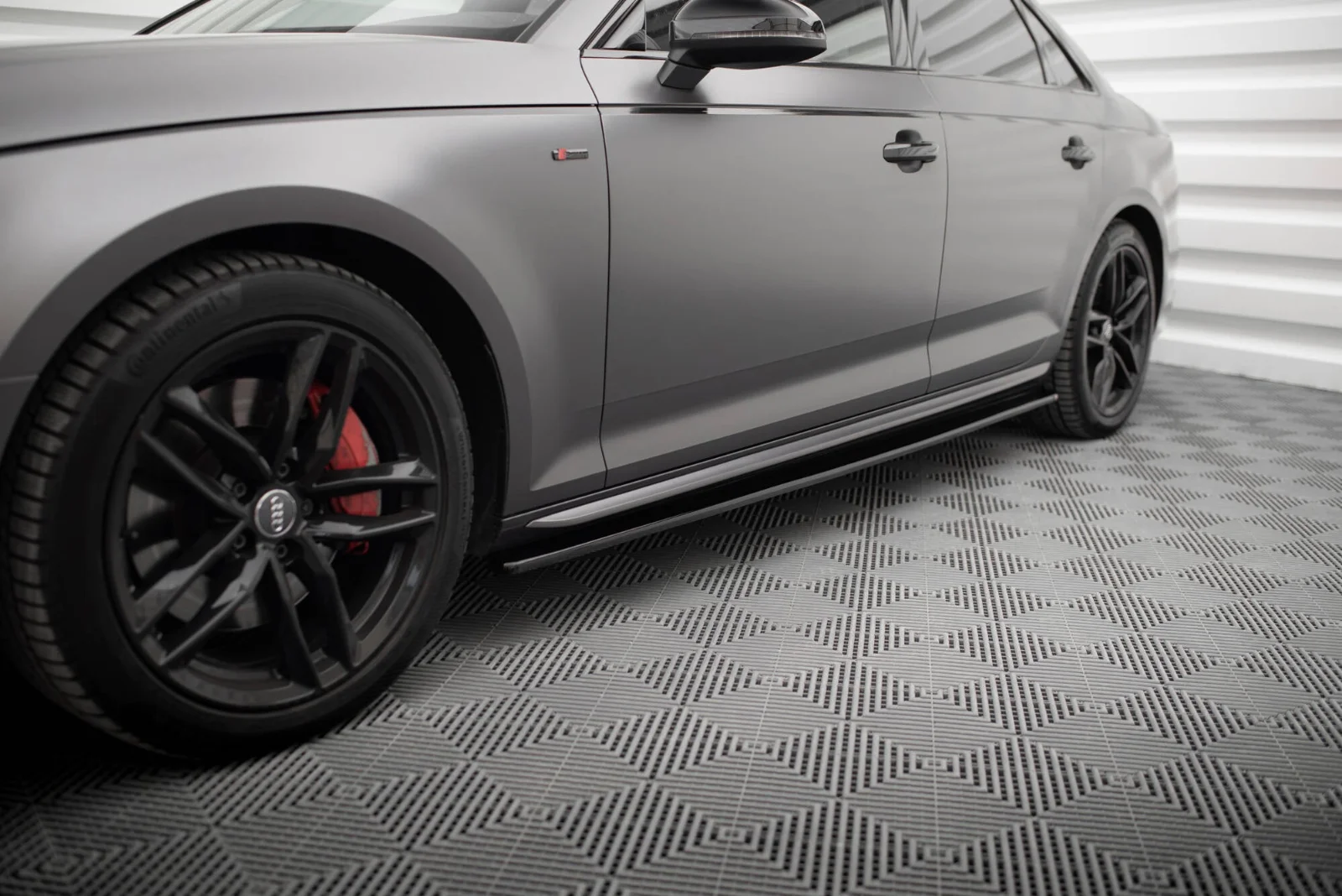 Maxton Seitenschweller-Ansätze Audi S4 A4 S line Competiton – Schwarz glänzend