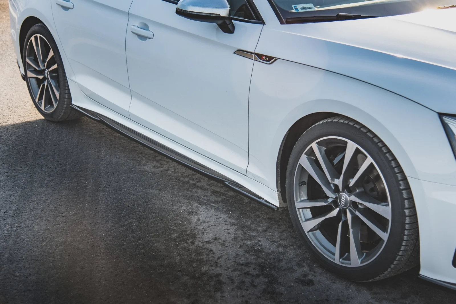 Maxton Seitenschweller-Ansätze für Audi S5 A5 S line F5 FL – Schwarz glänzend – AU-S5-2F-SD1G