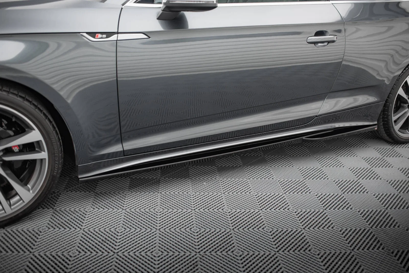 Maxton Seitenschweller-Ansätze für Audi S5 A5 S line F5 FL – Schwarz glänzend – AU-S5-2F-SD2G
