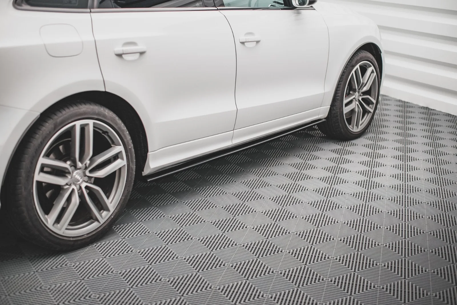 Maxton Seitenschweller-Ansätze Audi SQ5 Q5 S line Mk1 (8R) – Schwarz glänzend