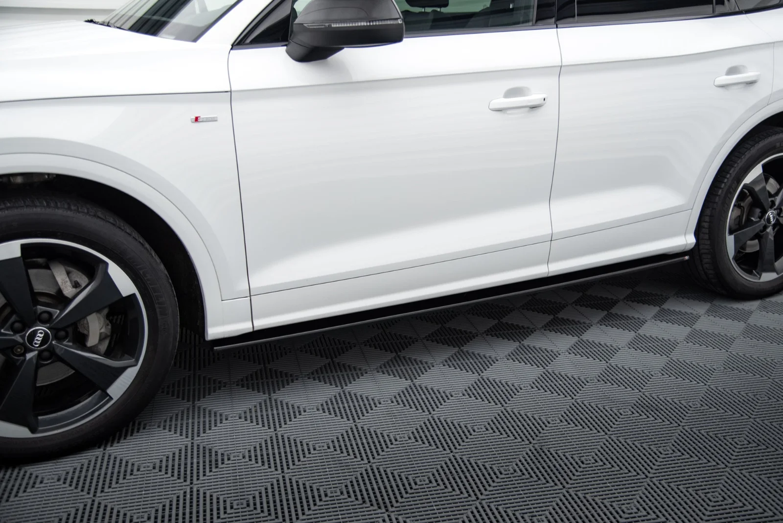 Maxton Seitenschweller-Ansätze für Audi SQ5 Q5 S line Mk2 – Schwarz glänzend