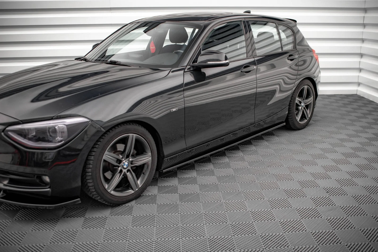 Maxton Design Seitenschweller-Ansätze für BMW 1er F20 – Schwarz glänzend