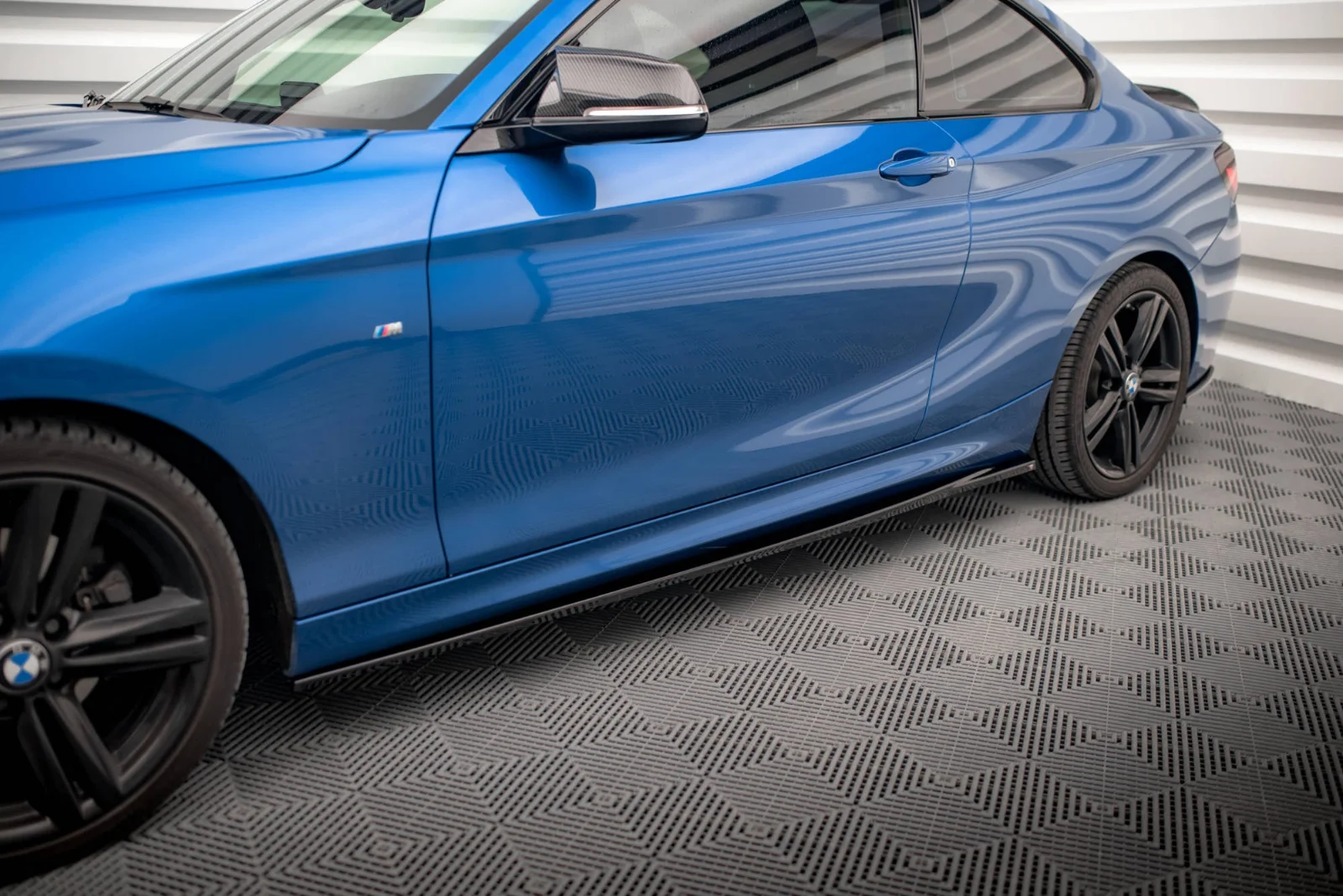 Maxton Seitenschweller-Ansätze für BMW 2er M-Paket F22 – Schwarz glänzend