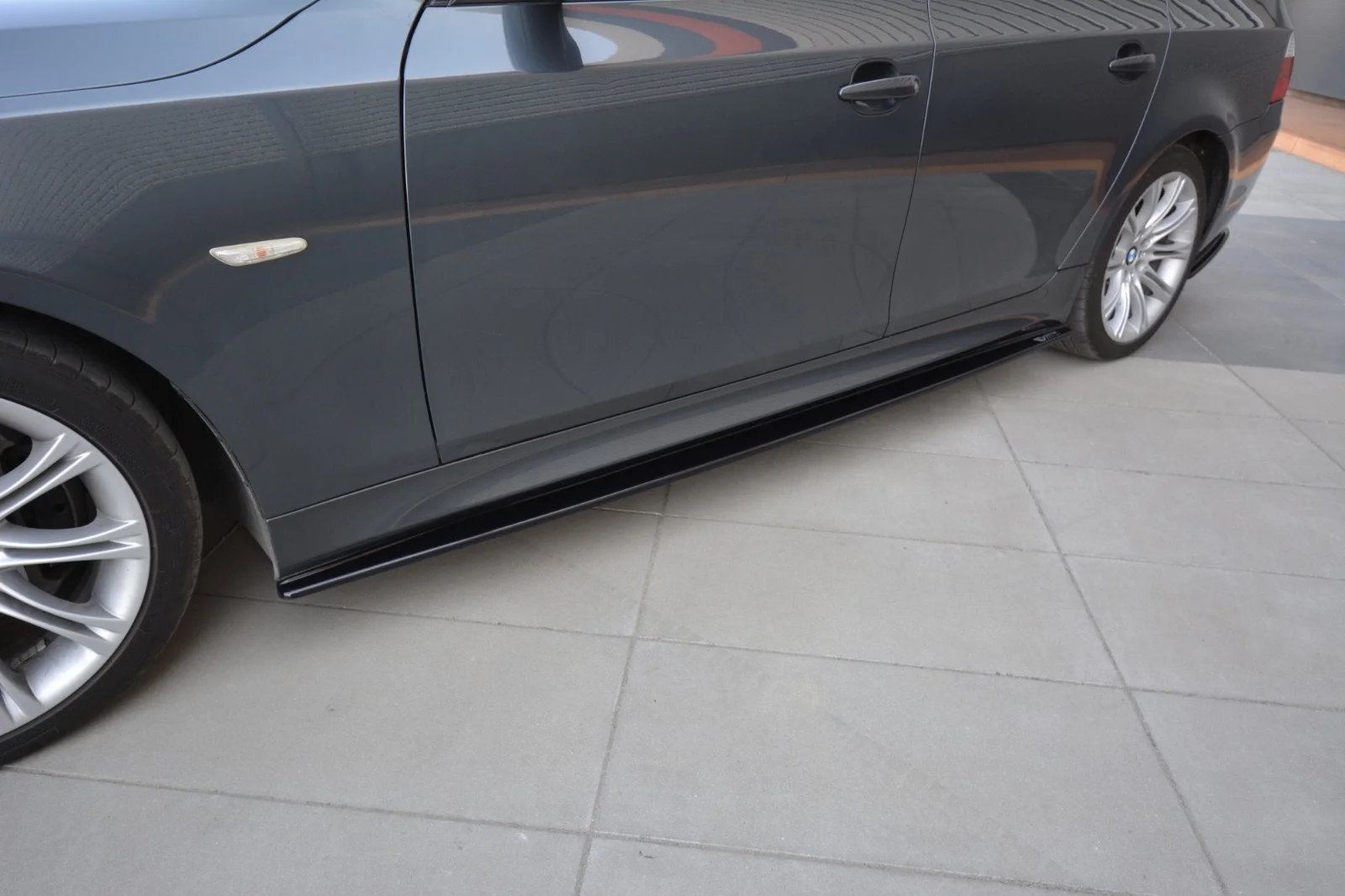Maxton Seitenschweller-Ansätze für BMW 5er E60 61 M-Paket – Schwarz glänzend