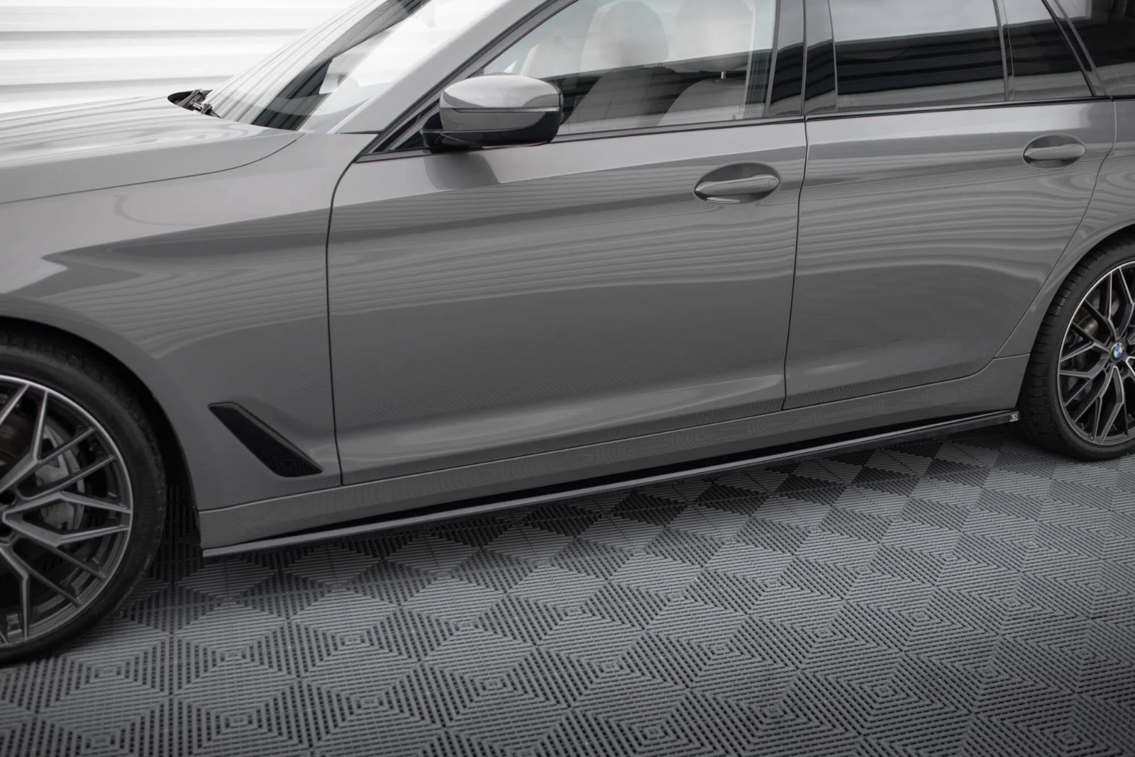Maxton Design Seitenschweller-Ansätze für BMW 5er G30 G31 FL – Schwarz glänzend