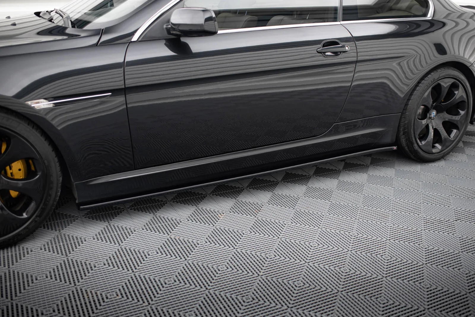 Maxton Design Seitenschweller-Ansätze für BMW 6er E63 E64 – Schwarz glänzend