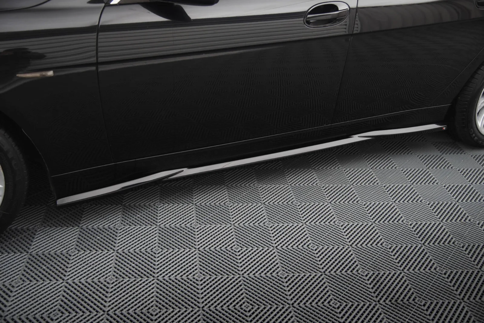Maxton Design Seitenschweller-Ansätze für BMW 7er E65 – Schwarz glänzend