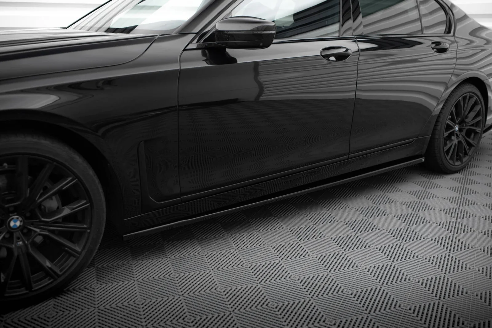 Maxton Design Seitenschweller-Ansätze für BMW 7er G11 – Schwarz glänzend