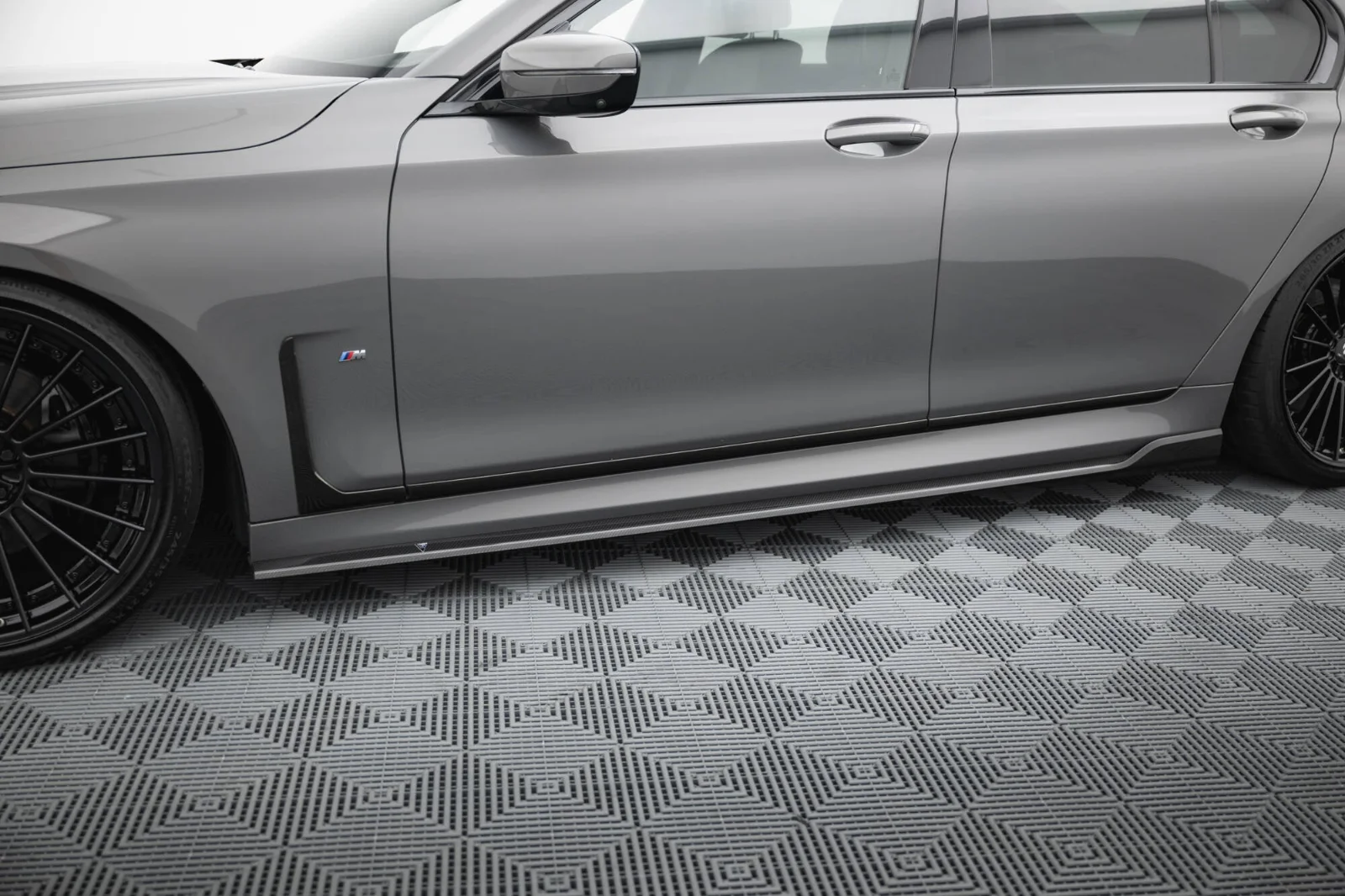 Maxton Seitenschweller-Ansätze für BMW 7er M-Paket G11 FL – Sichtcarbon (Prepreg)