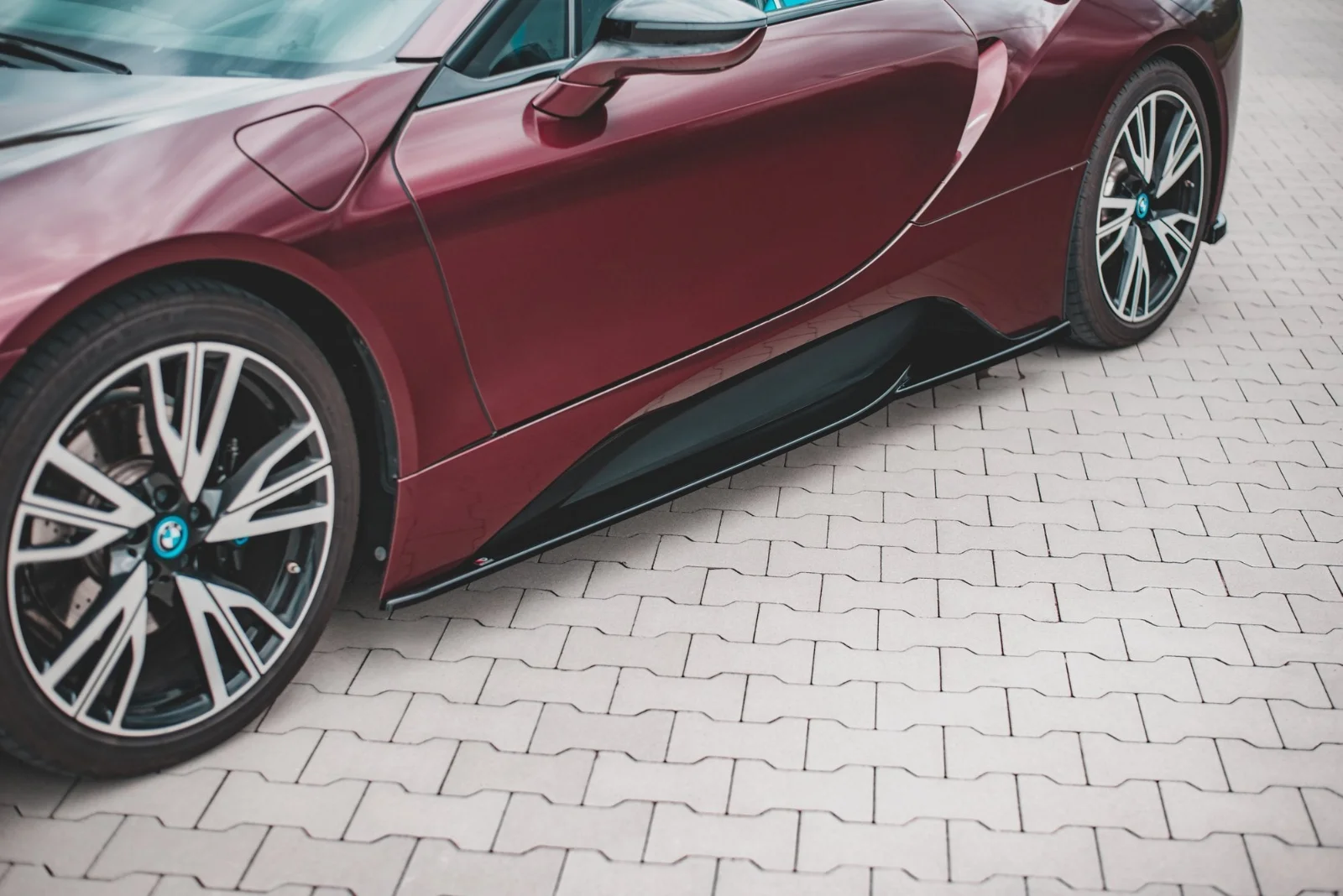 Maxton Design Seitenschweller-Ansätze für BMW i8 – Schwarz glänzend