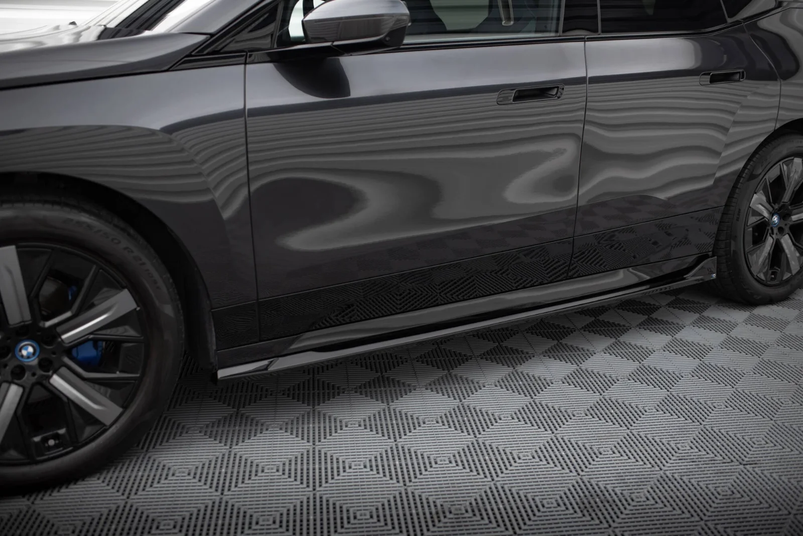 Maxton Seitenschweller-Ansätze für BMW iX M-Paket i20 FL – Schwarz glänzend