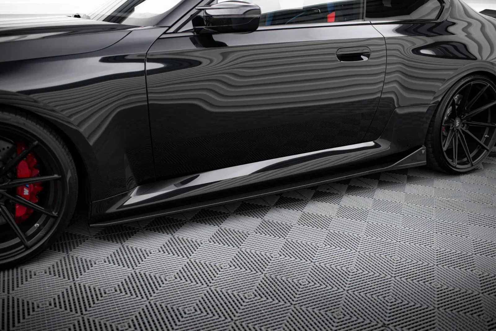 Maxton Design Seitenschweller-Ansätze für BMW M2 G87 – Sichtcarbon (Prepreg)