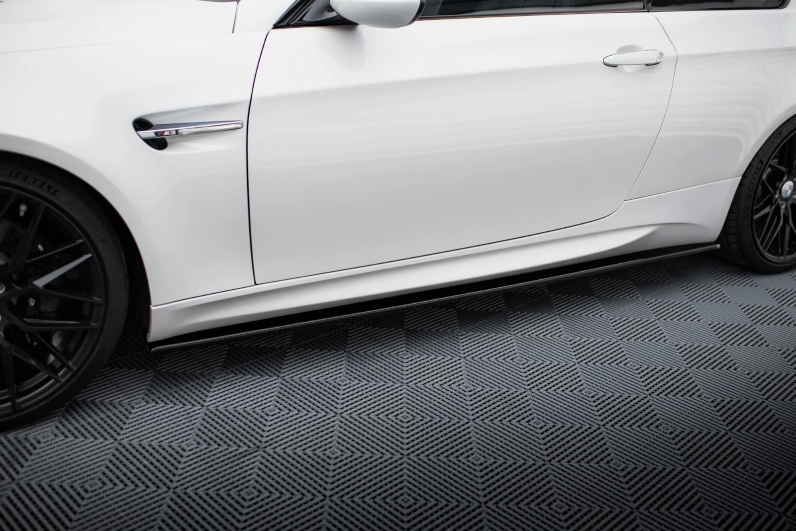 Maxton Design Seitenschweller-Ansätze für BMW M3 E92 E93 – Schwarz glänzend
