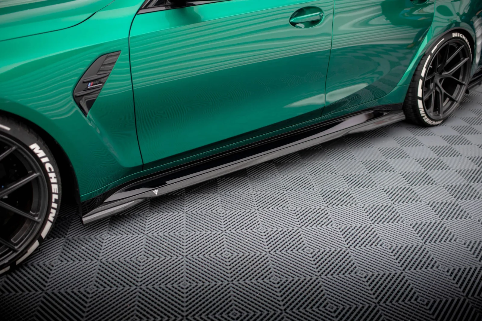 Maxton Design Seitenschweller-Ansätze für BMW M3 G80 G81 – Sichtcarbon (Prepreg)