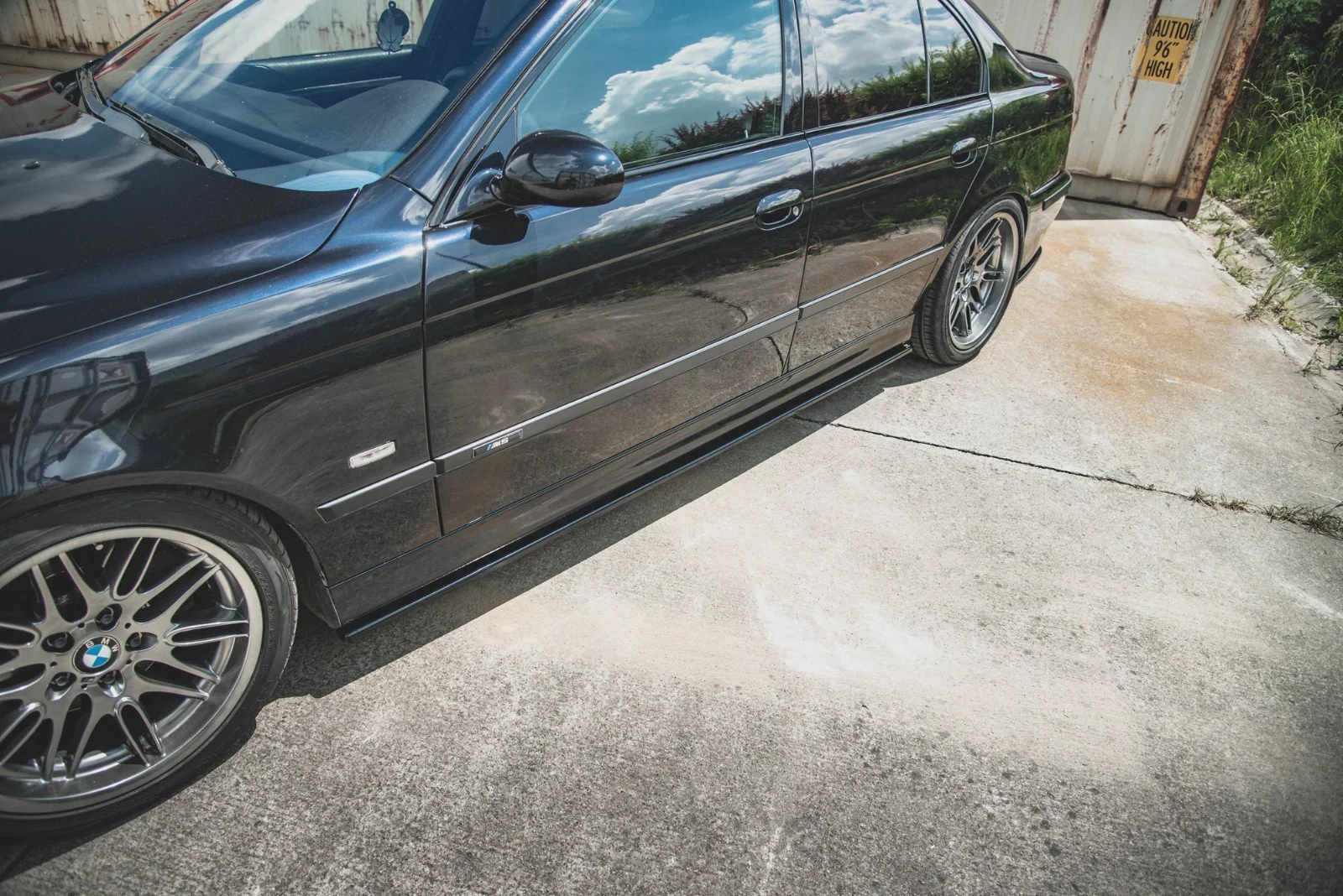 Maxton Seitenschweller-Ansätze für BMW M5 5 M-Paket E39 – Schwarz glänzend