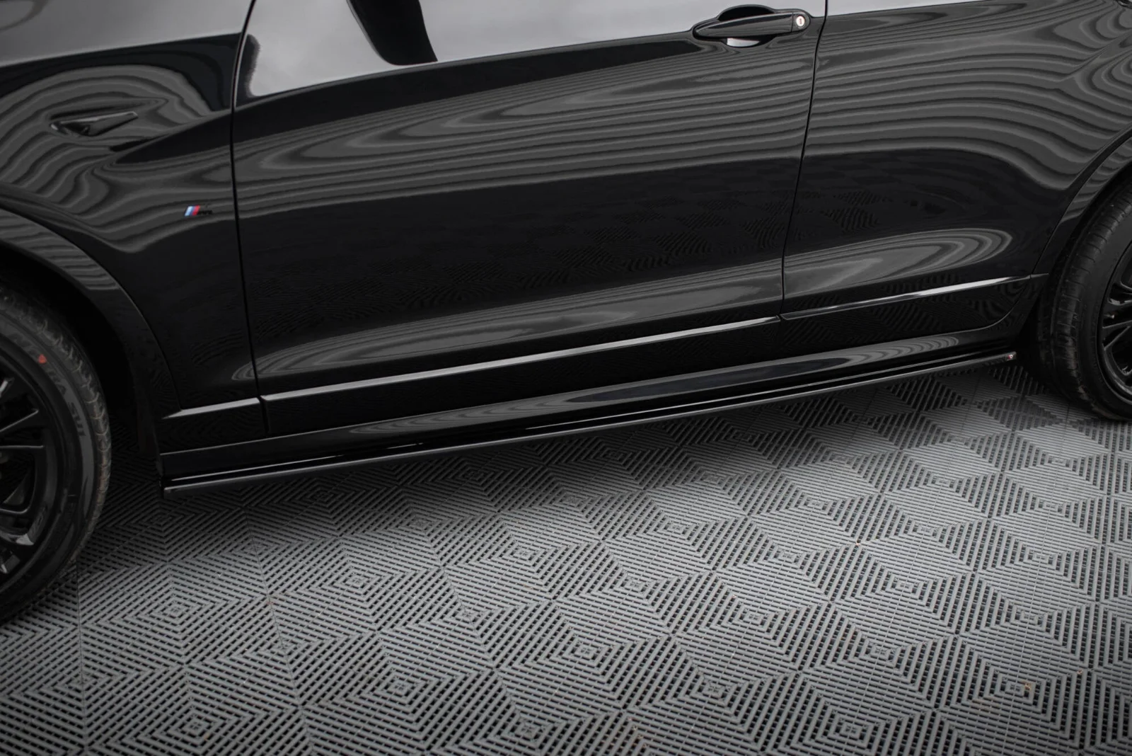 Maxton Design Seitenschweller-Ansätze für BMW X4 M-Paket F26 – Schwarz glänzend
