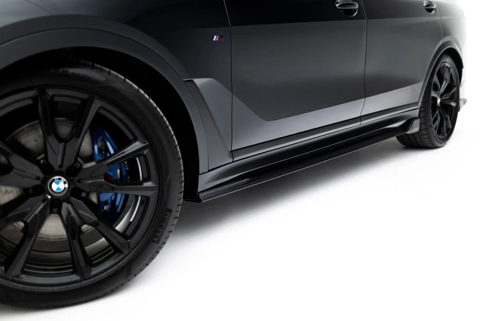 Maxton Seitenschweller-Ansätze für BMW X7 M-Paket G07 FL – Sichtcarbon (Prepreg)