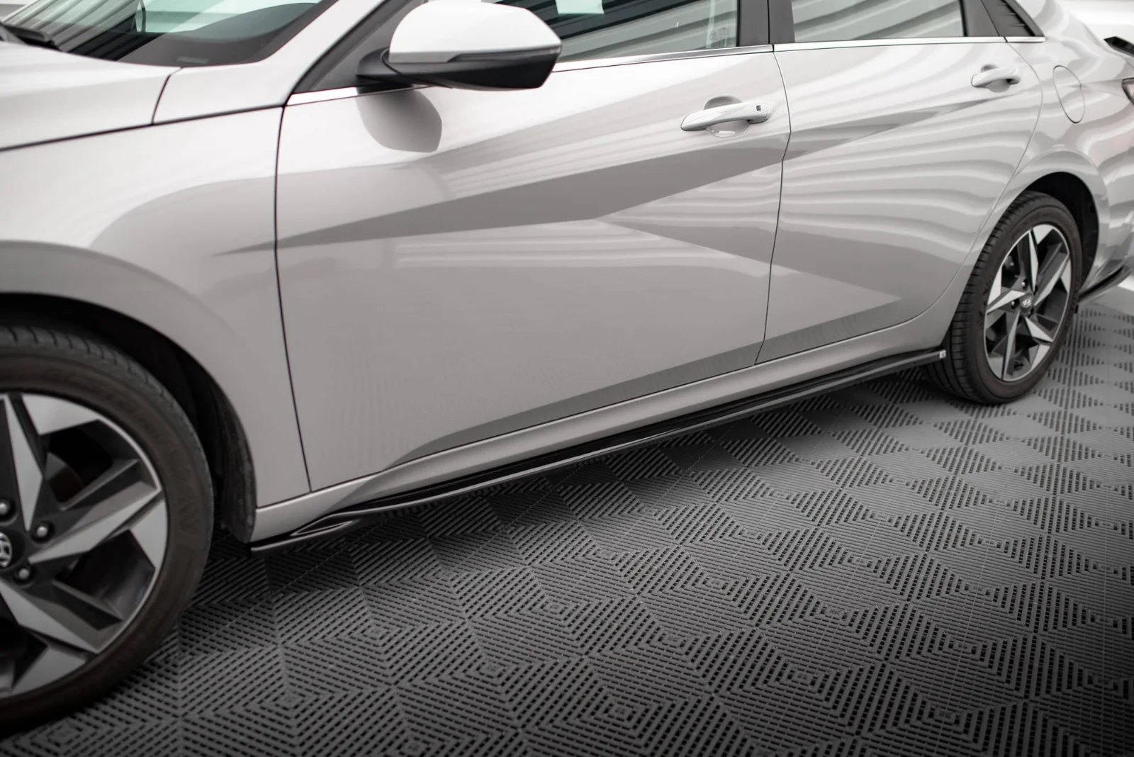 Maxton Seitenschweller-Ansätze für Hyundai Elantra Mk7 – Schwarz glänzend