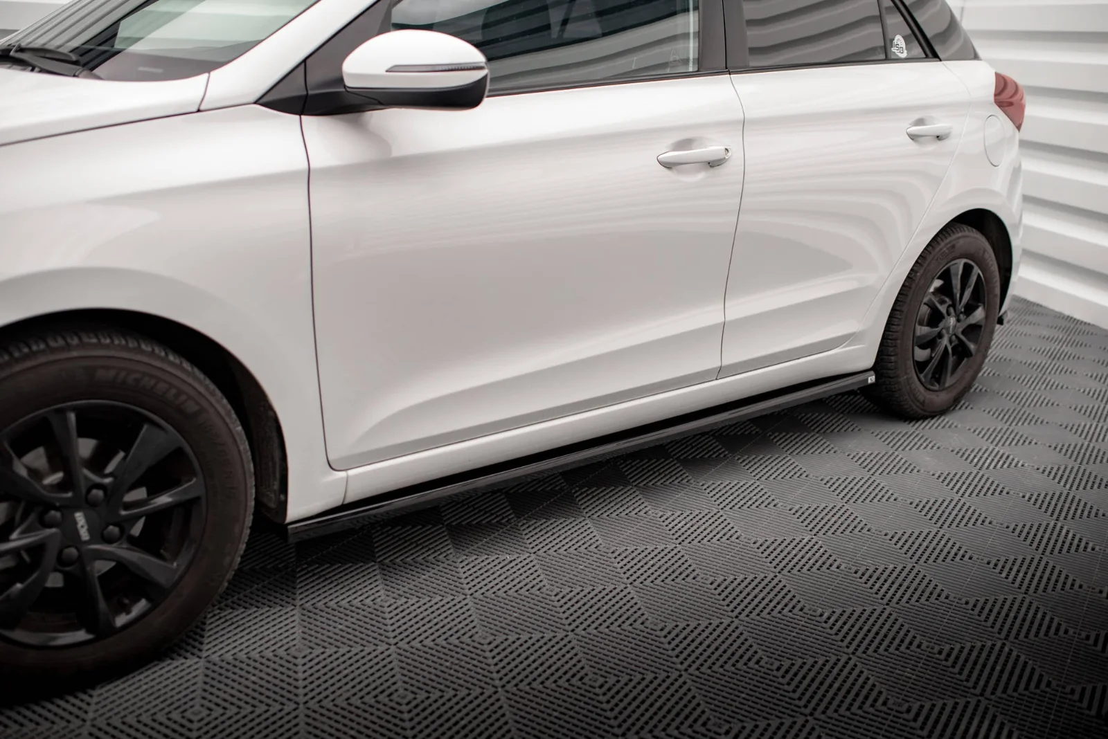 Maxton Design Seitenschweller-Ansätze für Hyundai i20 Mk2 FL – Schwarz glänzend