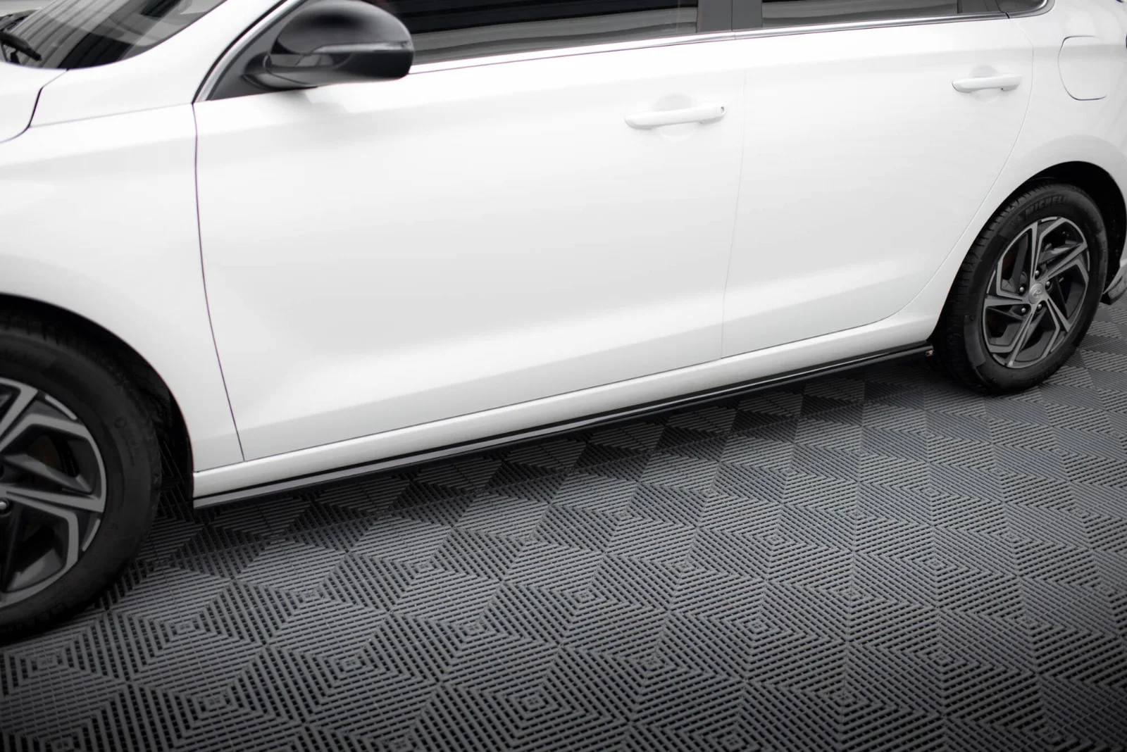 Maxton Seitenschweller-Ansätze Hyundai i30 N-Line Standard – Schwarz glänzend